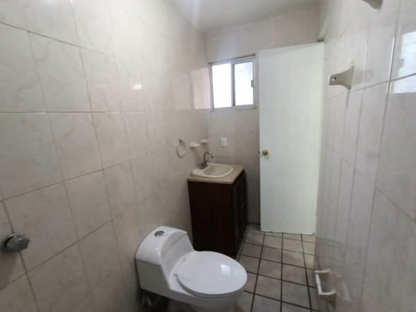 Fraccionamiento  Hacienda Real casa en venta - Image 4