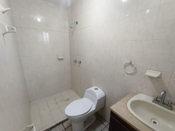 Fraccionamiento  Hacienda Real casa en venta - Image 18